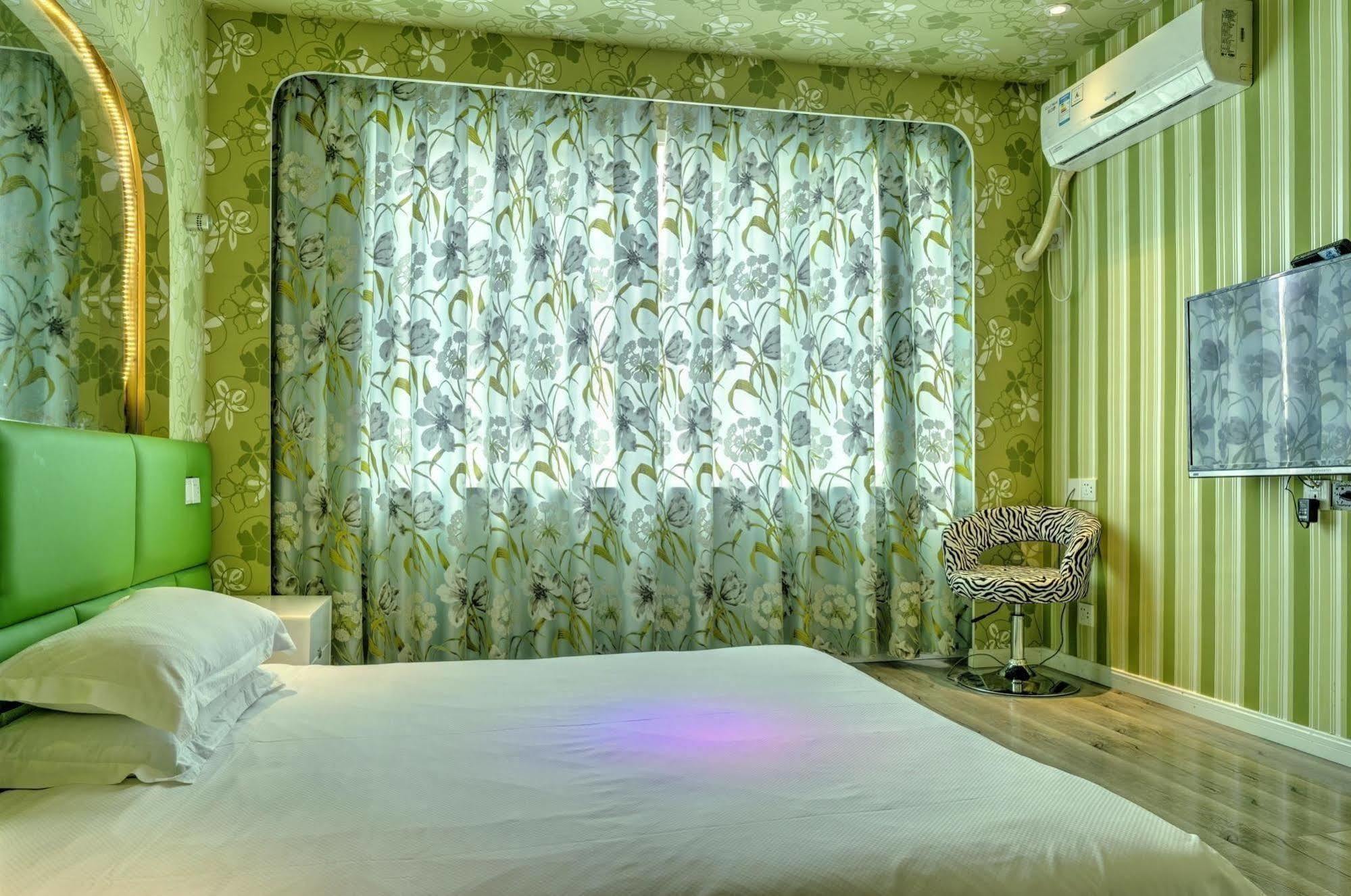 Milan Fashion Hotel Deqing Exterior photo